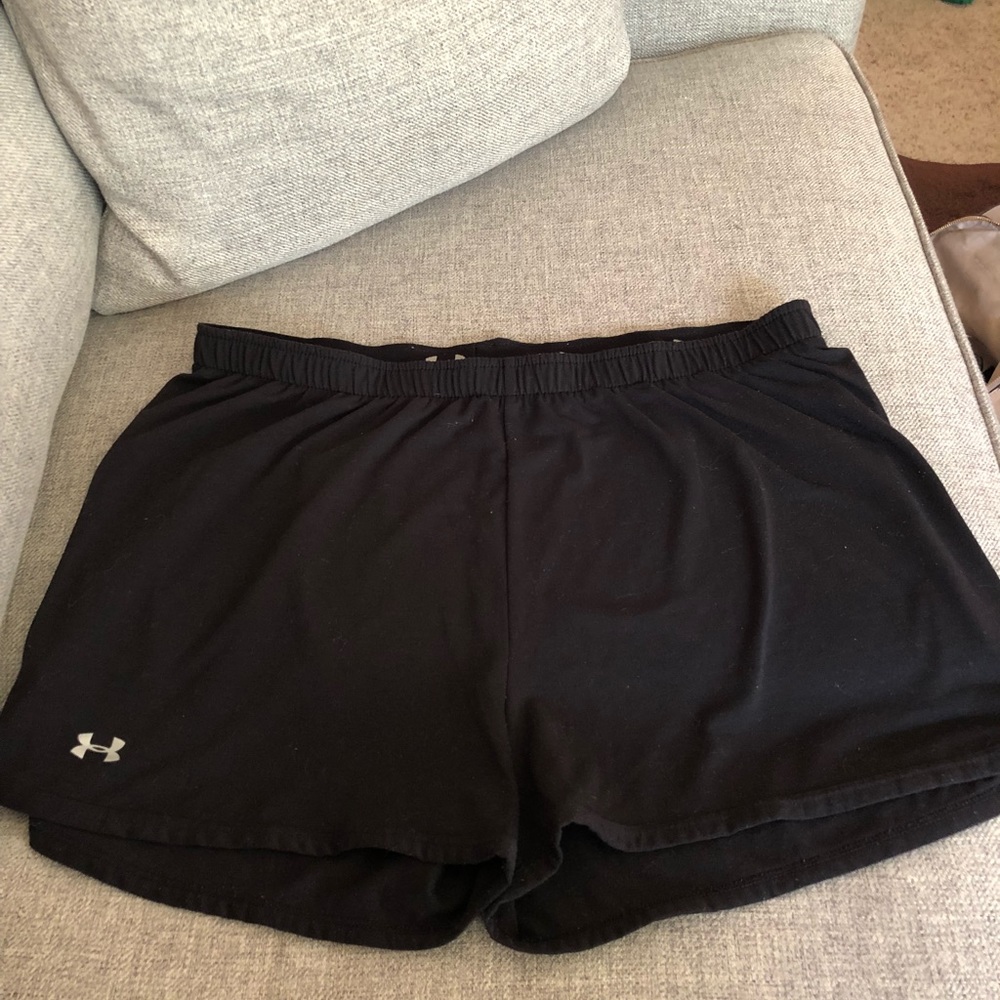 Women’s M Under Armour Short-Black